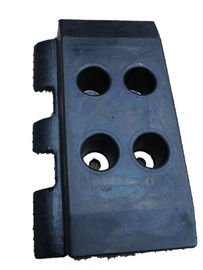Ein guter Preis. Gummistraßenbetoniermaschinen-Bahn-Auflagen für Breite der Volvo-Pflasterungs-Maschinen-ABG P6820D 300mm Online